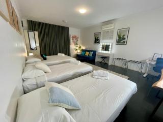 Private unit in Whitehaven Crescent - 5