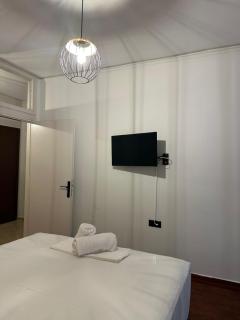 Christos Apartment 2 - 4