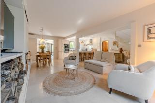 Gorgeous village home with heated pool, ideally located - 6