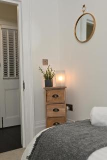 Modern & Contemporary, Central Flat - Reading - 1