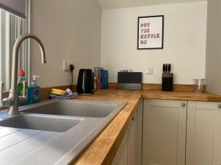 Three Bedroom Home Close to central Cambridge - 5