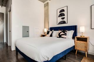 Boulevard Stays Downtown Highrise STU Sky Pool Parking Gym 15 - Phoenix - 3