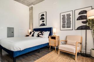 Boulevard Stays Downtown Highrise STU Sky Pool Parking Gym 15 - 1