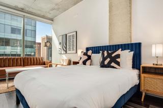 Boulevard Stays Downtown Highrise STU Sky Pool Parking Gym 16 - Phoenix - 8