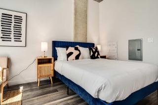 Boulevard Stays Downtown Highrise STU Sky Pool Parking Gym 16 - Phoenix - 4