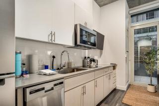 Boulevard Stays Downtown Highrise STU Sky Pool Parking Gym 01 - Phoenix - 6