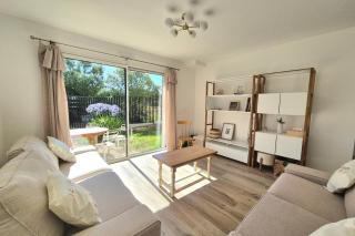 Pleasant house with garden near the sea - 0