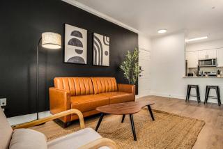 Boulevard Stays Quiet Modern 1BR Pickleball Pool Parking Gym 02 - Chandler - 4