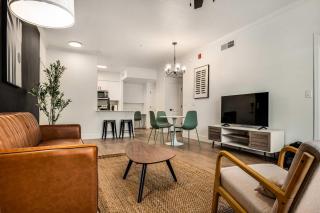 Boulevard Stays Quiet Modern 1BR Pickleball Pool Parking Gym 02 - Chandler - 3