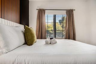 Boulevard Stays Quiet Modern 2BR Pickleball Pool Parking Gym 05 - 3