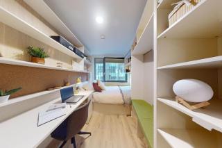 Student Only Bronze 2 Bed Apartment Plus Paris Gardens - 6