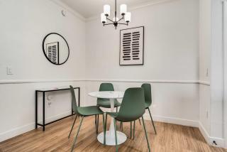 Boulevard Stays Quiet Modern 2BR Pickleball Pool Parking Gym 06 - 4