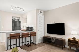 Chic and Cozy Loft near Q2 Stadium & North ATX - 9