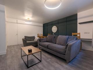 3-Bed Home with Patio Near Deansgate & City Centre - Manchester - 5