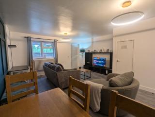 3-Bed Home with Patio Near Deansgate & City Centre - Manchester - 3