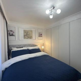 Maple Grove - Luxury 1-Bedroom apartment with garden and parking in Greater London - 0