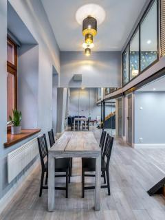 Azure Oasis in the Heart of the City - 5