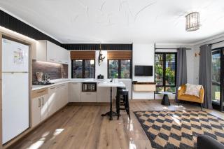 Hornbill House Self Catering Accommodation - Hermanus - 8