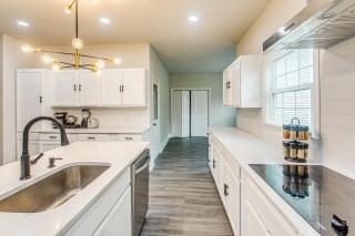3-Story Home with Private Backyard in Florence! - Florence - 5
