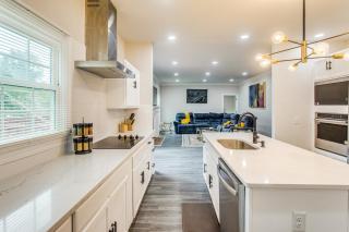 3-Story Home with Private Backyard in Florence! - Florence - 4