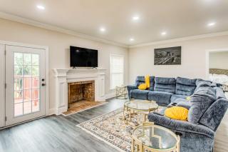 3-Story Home with Private Backyard in Florence! - Florence - 2