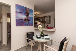 Amazing 2 Bedroom Apartment Central Location - 4