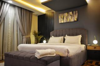 CITY VIEW PENTHOUSE SUITE - GOLDCREST MALL AND RESIDENCY By ALVIS SUITE - Lahore - 6