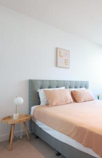 54D Flinders St Abnb-Style 2BR with Balcony, View & Free Parking - 4