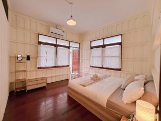 Rare Find! 80 yrs Heritage & Peaceful House in BKK - Bangkok Yai - 6