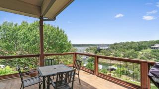 Upstay - Austin Getaway - Pool & Hot Tub & Games - 3
