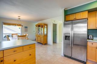 Walk to Shore Home with Deck in Rockaway Beach! - 3