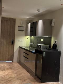 Luxury stayz - Greater Noida - 7
