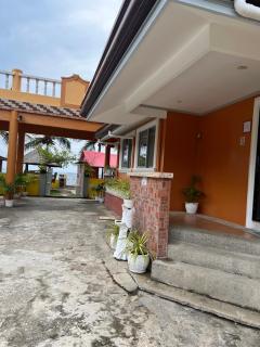 Simala Beach House Beachfront 4BR Retreat by the Sea - Sibonga - 5