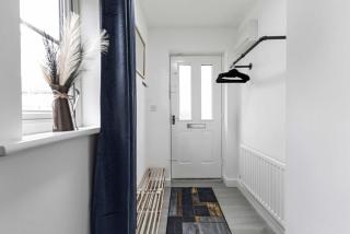 4 Bedroom House with 9 Beds and Free Parking, Sheffield - 7