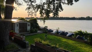 Cozy Riverside Home Retreat - Laval - 0
