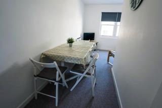 Stylish Townhouse in Portland, Dorset - Castletown - 3