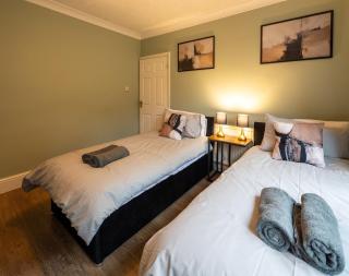 Contractor Stay- Stylish 5 BR - Parking - Free WiFi - Amazing Deals - 7