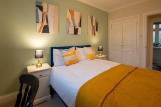 Contractor Stay- Stylish 5 BR - Parking - Free WiFi - Amazing Deals - 8