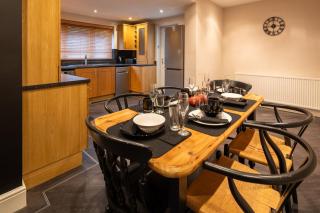 Modern 5-Bedroom Home, Guests 7, Secure Parking and Fast Wi-Fi, Ideal for Families & Contractors - 7