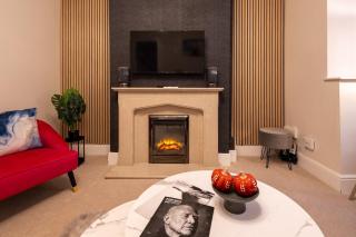 Contractor Deal, Modern 5BR House, 7 BD, Parking, WiFi, Amazing Deals - 3