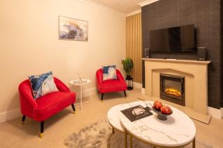 Contractor Stay- Stylish 5 BR - Parking - Free WiFi - Amazing Deals - Bristol - 0