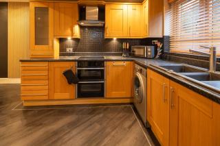 Contractor Deal, Modern 5BR House, 7 BD, Parking, WiFi, Amazing Deals - 6