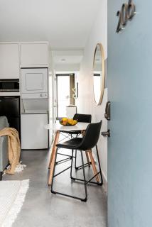~The Lillian~ Downtown / Skyline / Cozy - 4