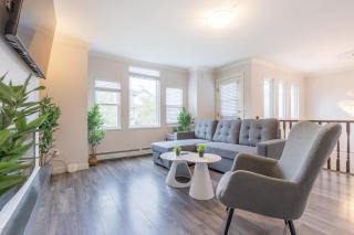 Soothing Minimalist Escape - Suite with Balcony & Fireplace - Vancouver - 8