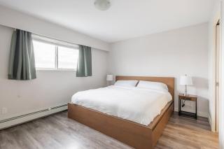 Soothing Minimalist Escape - Suite with Balcony & Fireplace - Vancouver - 6