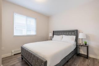Soothing Minimalist Escape - Suite with Balcony & Fireplace - Vancouver - 2