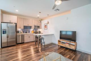 Boulevard Stays Modern Roosevelt Row Suite 1BR Pool Gym 4 - Phoenix - 2