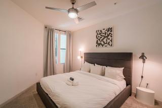 Boulevard Stays Modern Roosevelt Row Suite 2BR Pool Gym 5 - 4