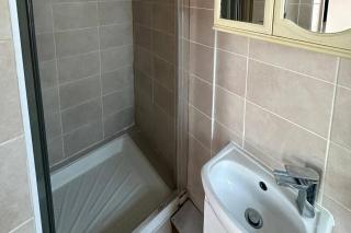 Cozy 1 Bed Apt Sleeps 4 with Garden Views - 2