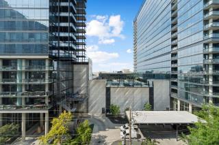 3BR City Escape Bright Sleek Spacious - 5